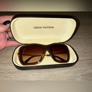 💯PRICE IS FIRM! LOUIS VUITTON POPPY BROWN SUNNIES - COMES WITH HARD CASE